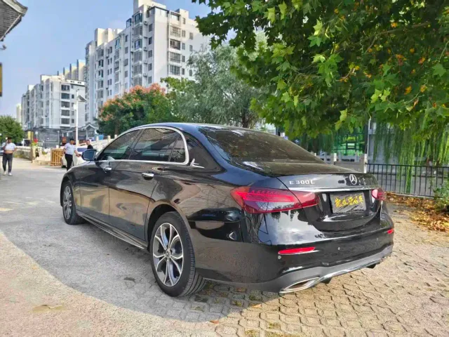 Mercedes-Benz E-Class — Фото автомобиля 5