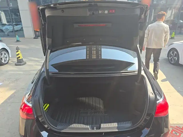 Mercedes-Benz E-Class — Фото автомобиля 18