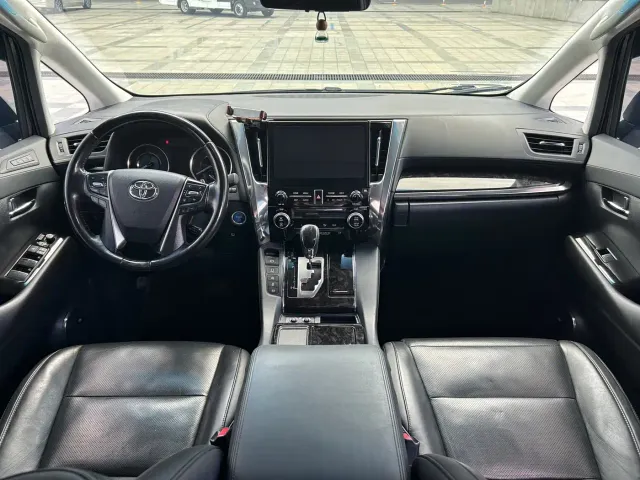 Toyota Vellfire 2021 Crown Hybrid 2.5L HV Premium Edition — Фото автомобиля 8