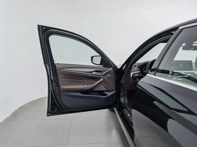 BMW 5 Series — Фото автомобиля 8