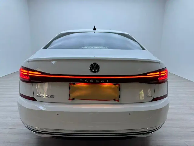 Volkswagen Passat — Фото автомобиля 4
