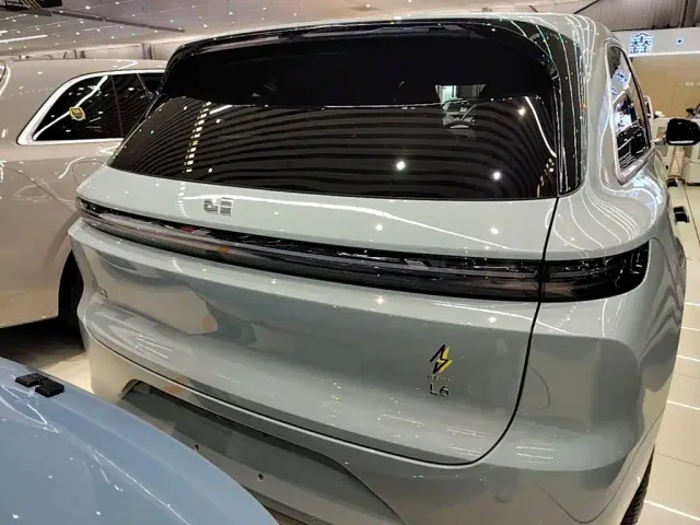 Li Auto L6 — Фото автомобиля 5