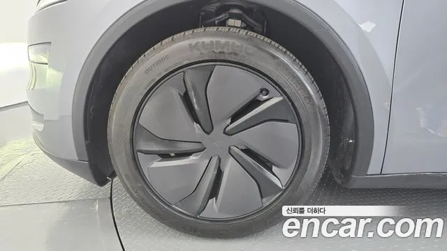 Tesla Model Y — Фото автомобиля 5