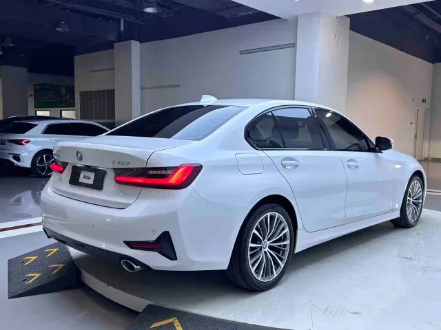 BMW 3 Series — Фото автомобиля 7
