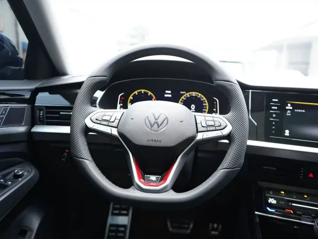 Volkswagen Passat — Фото автомобиля 17