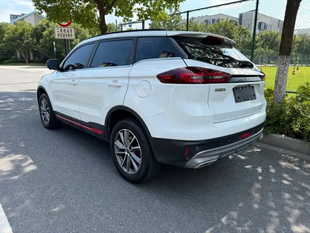 Geely Boyue — Фото автомобиля 12