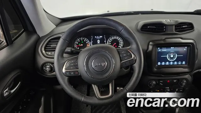 Jeep Renegade — Фото автомобиля 13