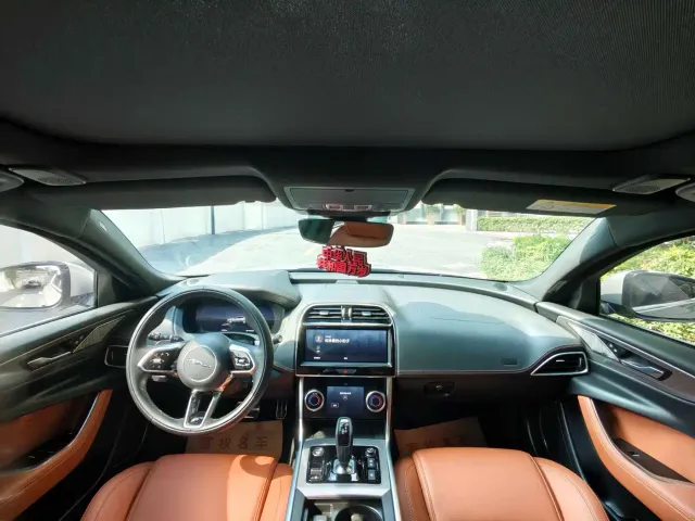 Jaguar XEL — Фото автомобиля 10