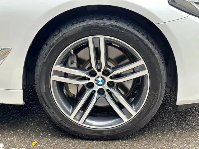 BMW 5 Series — Фото автомобиля 19