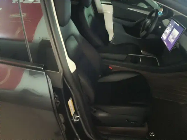 Tesla Model Y — Фото автомобиля 24