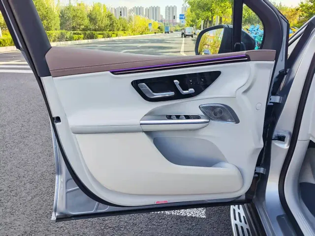Mercedes-Benz EQE SUV — Фото автомобиля 10