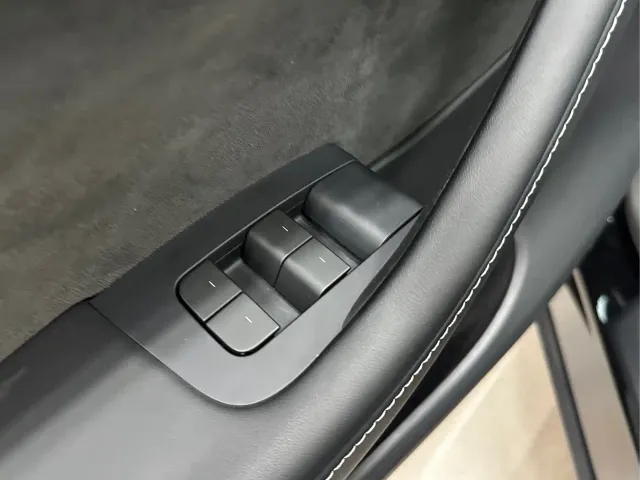 Tesla Model Y — Фото автомобиля 5