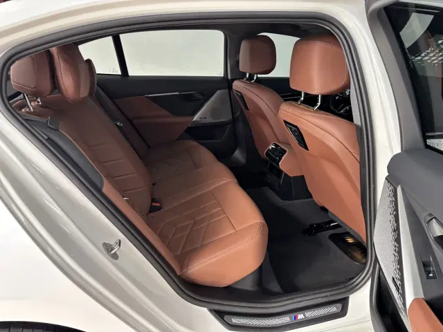 BMW 5 Series — Фото автомобиля 24