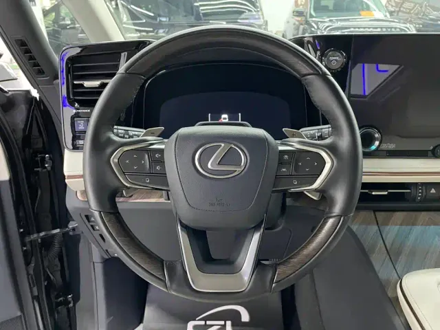Lexus LM — Фото автомобиля 10