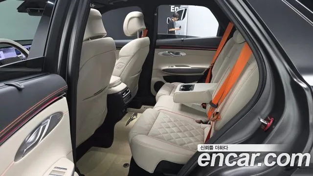 Genesis GV70 — Фото автомобиля 18