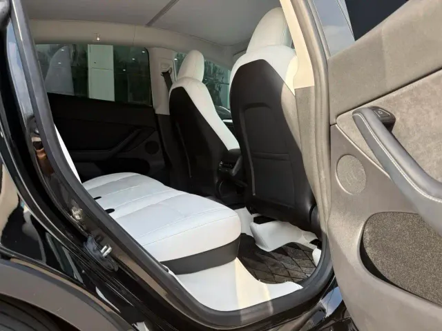 Tesla Model Y — Фото автомобиля 11