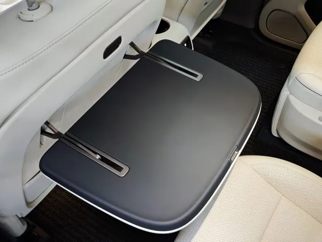 Li Auto i8 — Фото автомобиля 4