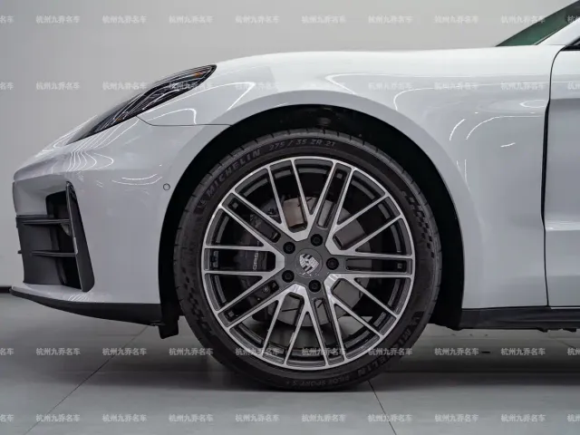 Porsche Panamera — Фото автомобиля 9