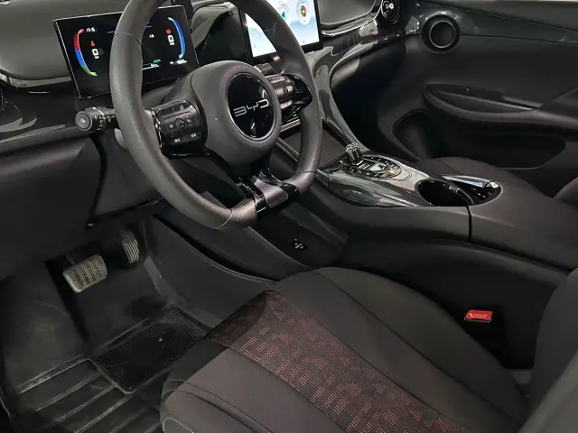 BYD e2 — Фото автомобиля 10