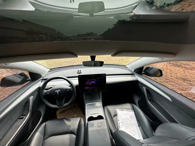 Tesla Model Y — Фото автомобиля 6