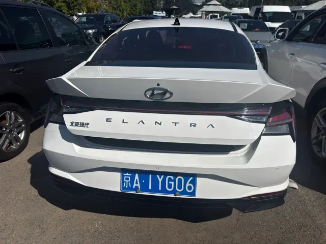 Hyundai Elantra — Фото автомобиля 15