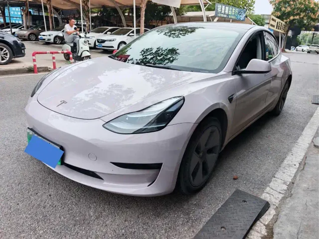 Фотография автомобиля — Tesla Model 3