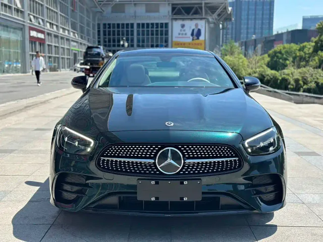 Mercedes-Benz E-Class — Фото автомобиля 2