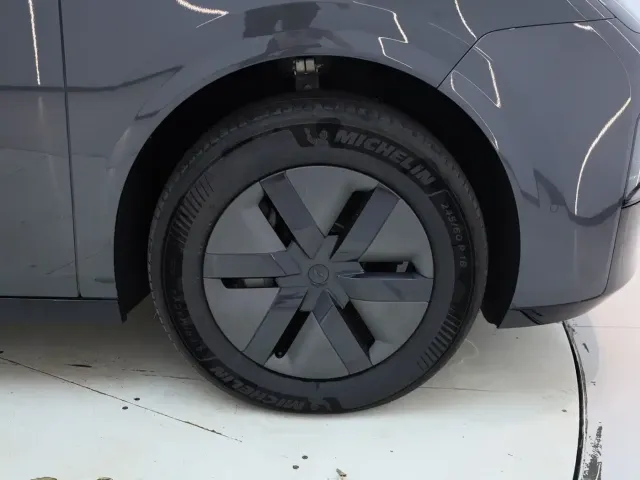 Li Auto MEGA — Фото автомобиля 14