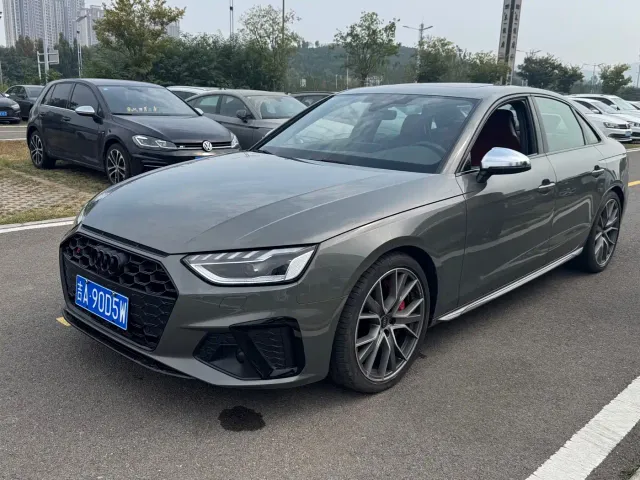 Фотография автомобиля — Audi S4