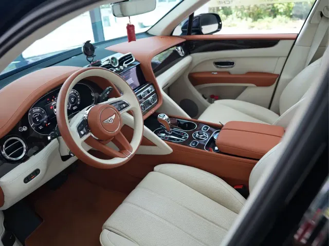 Bentley Bentayga — Фото автомобиля 4