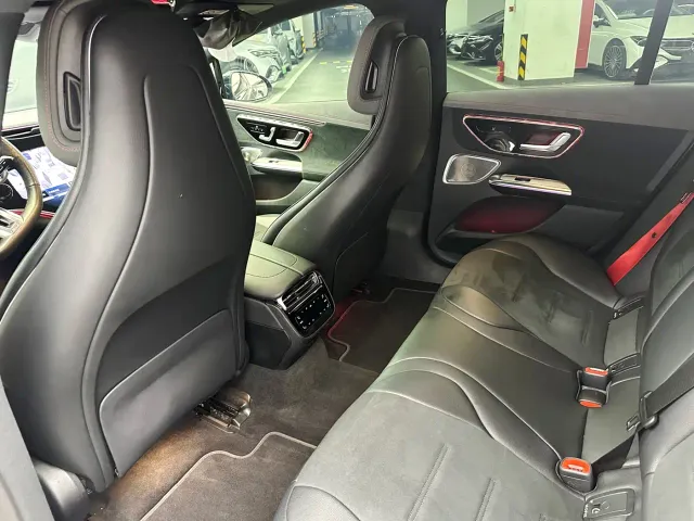 Mercedes-Benz EQE AMG — Фото автомобиля 16