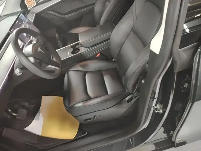Tesla Model Y — Фото автомобиля 14