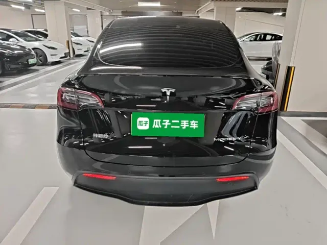 Tesla Model Y — Фото автомобиля 5