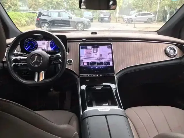 Mercedes-Benz EQE SUV — Фото автомобиля 7