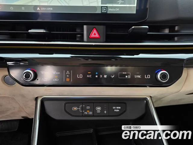 Kia Carnival Generation 4 — Фото автомобиля 12