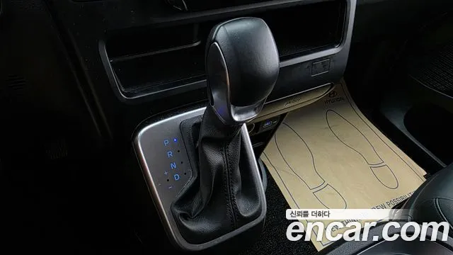 Hyundai Staria Staria — Фото автомобиля 3