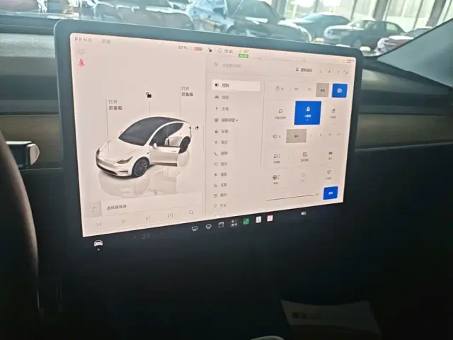Tesla Model Y — Фото автомобиля 12