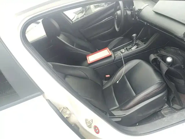 Mazda Axela — Фото автомобиля 24