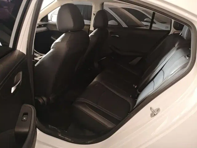 Roewe i5 — Фото автомобиля 16
