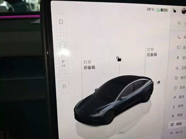 Tesla Model 3 — Фото автомобиля 13