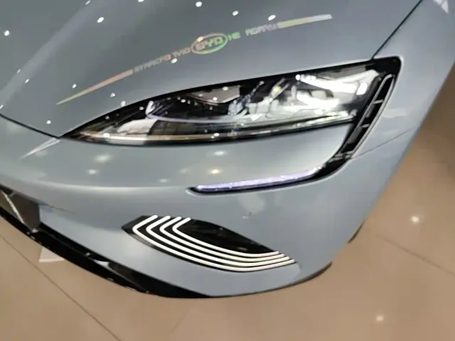 BYD Seal — Фото автомобиля 23