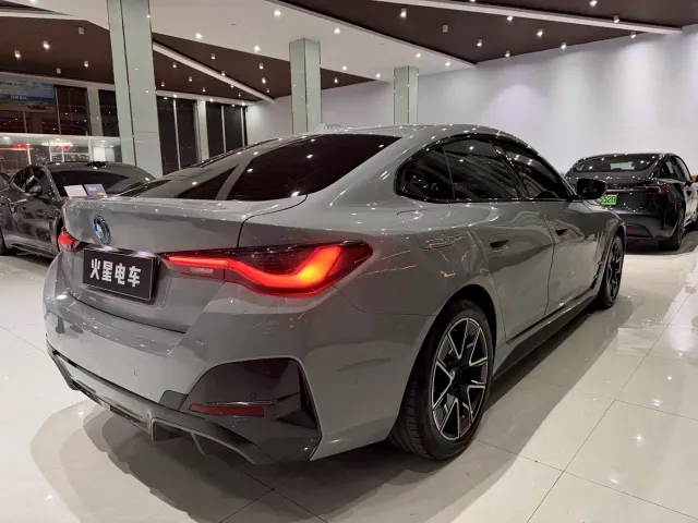 BMW i4 — Фото автомобиля 13