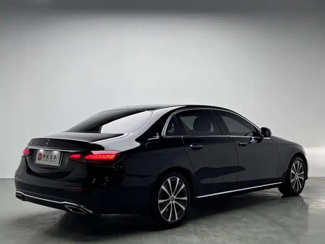 Mercedes-Benz E-Class — Фото автомобиля 19