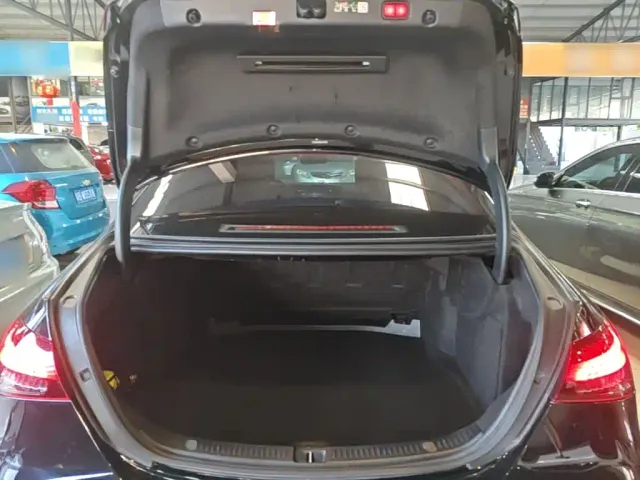 Mercedes-Benz E-Class — Фото автомобиля 18