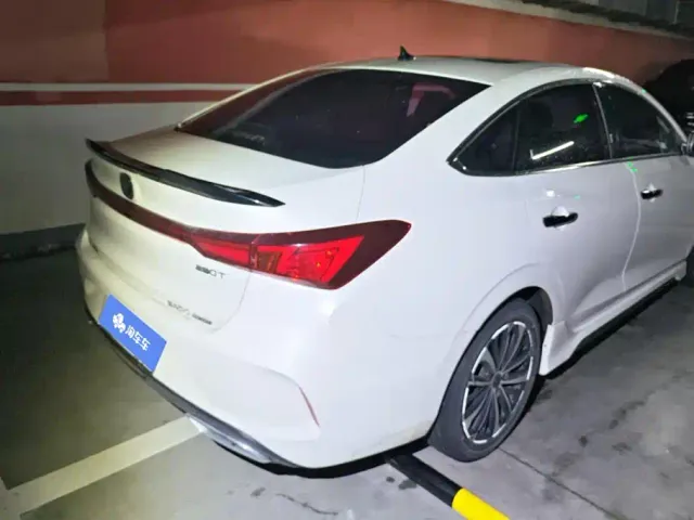 Changan Eado — Фото автомобиля 3