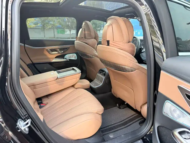 Mercedes-Benz E-Class — Фото автомобиля 7