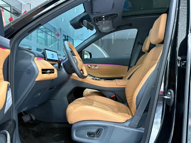 Geely Galaxy Starship 7 EM-i — Фото автомобиля 4
