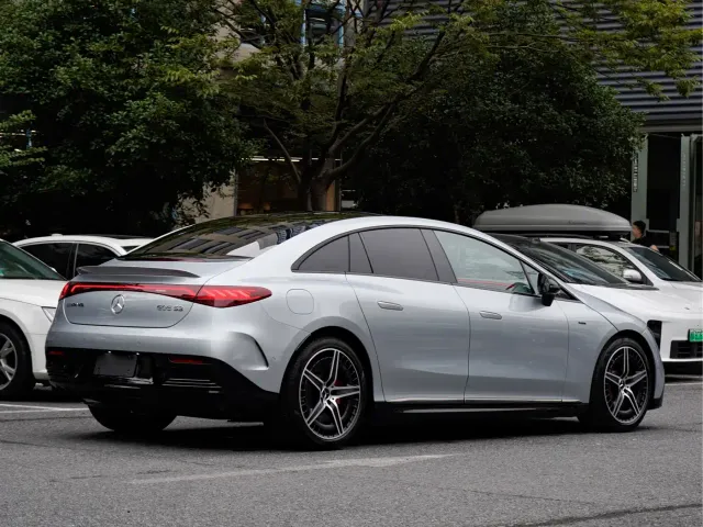Mercedes-Benz EQE AMG — Фото автомобиля 4