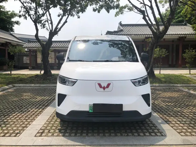 Wuling Motors Wuling Yangguang 2026 Model 330km Passenger Van Comfort Version — Фото автомобиля 2