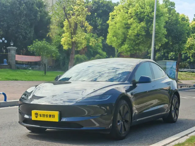 Фотография автомобиля — Tesla Model 3